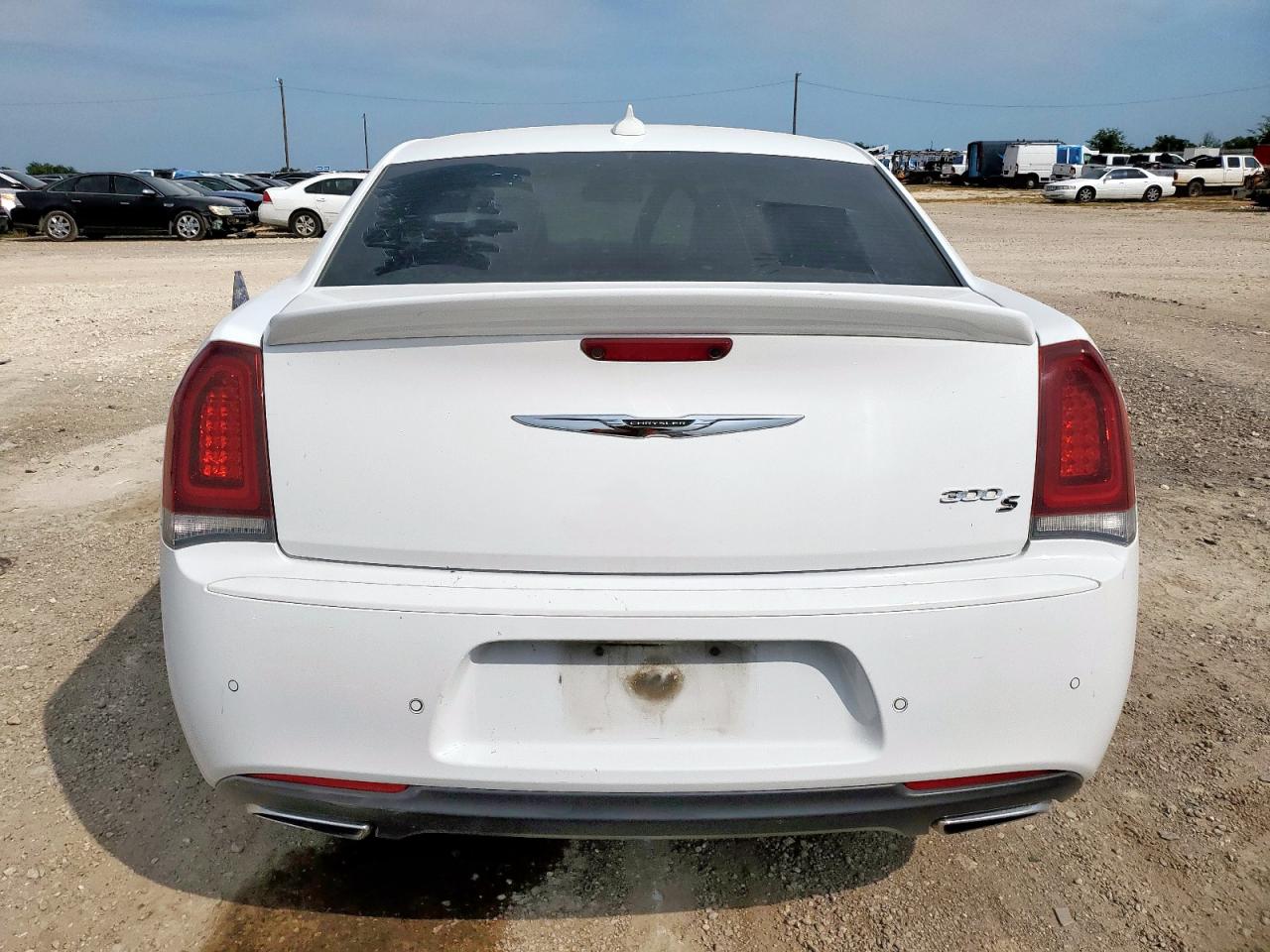 2018 Chrysler 300 S VIN: 2C3CCABG3JH266733 Lot: 71103235