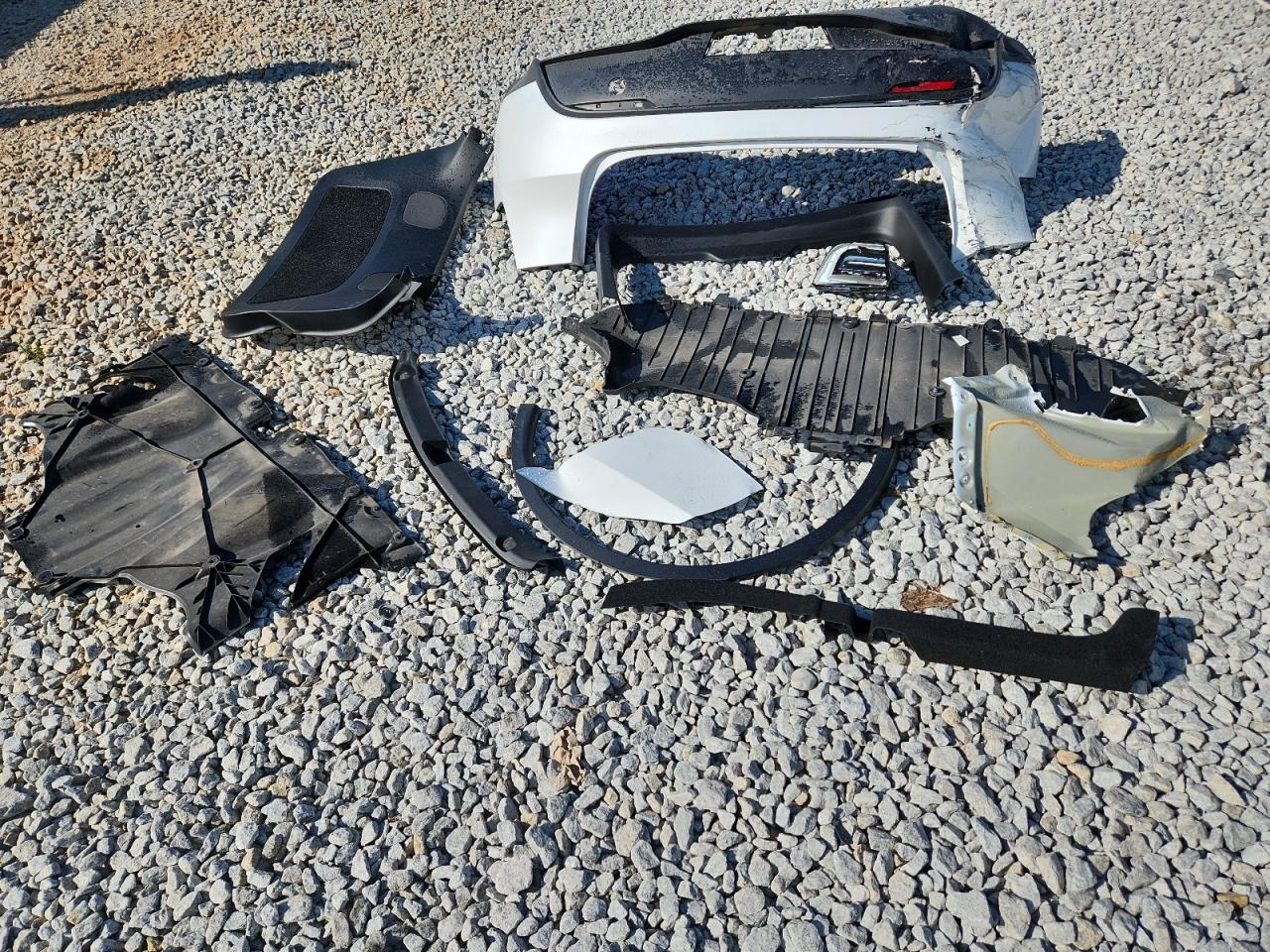 2025 Tesla Model Y VIN: 7SAYGDEE1SA358979 Lot: 71098965