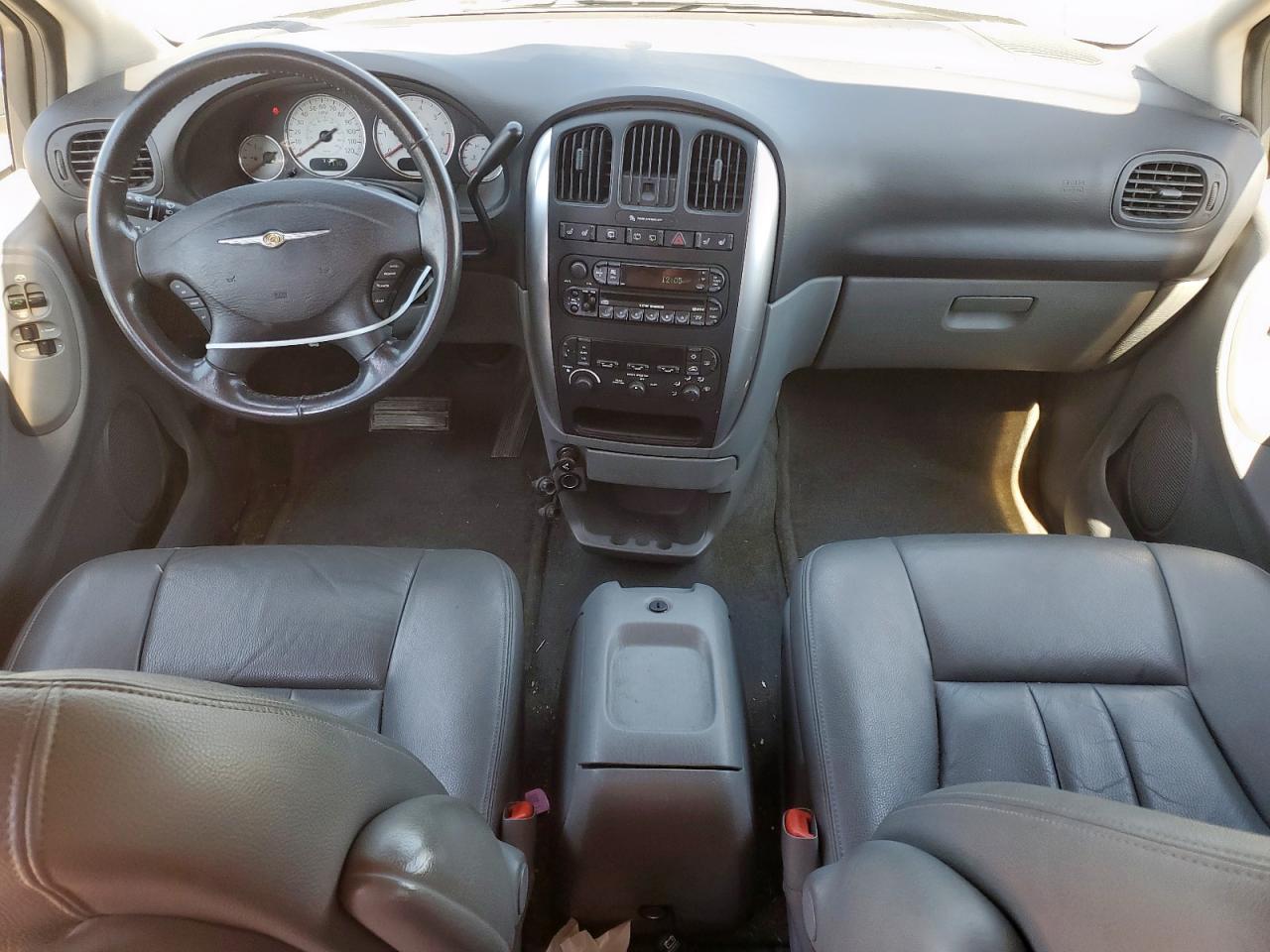 2005 Chrysler Town & Country Touring VIN: 2C8GP54LX5R227669 Lot: 81917425