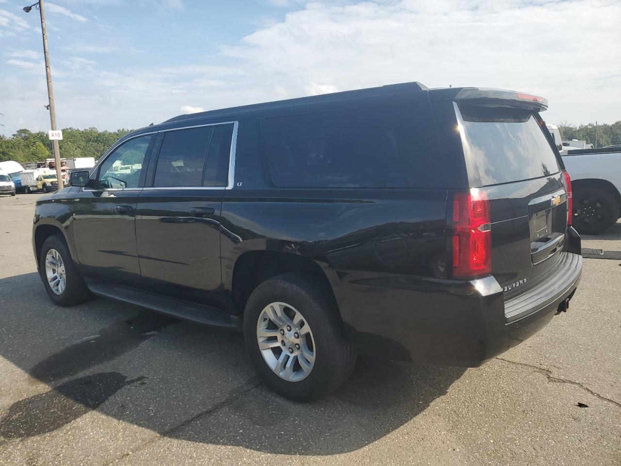 2018 Chevrolet Suburban K1500 Lt 1GNSKHKC5JR363682 photo #3