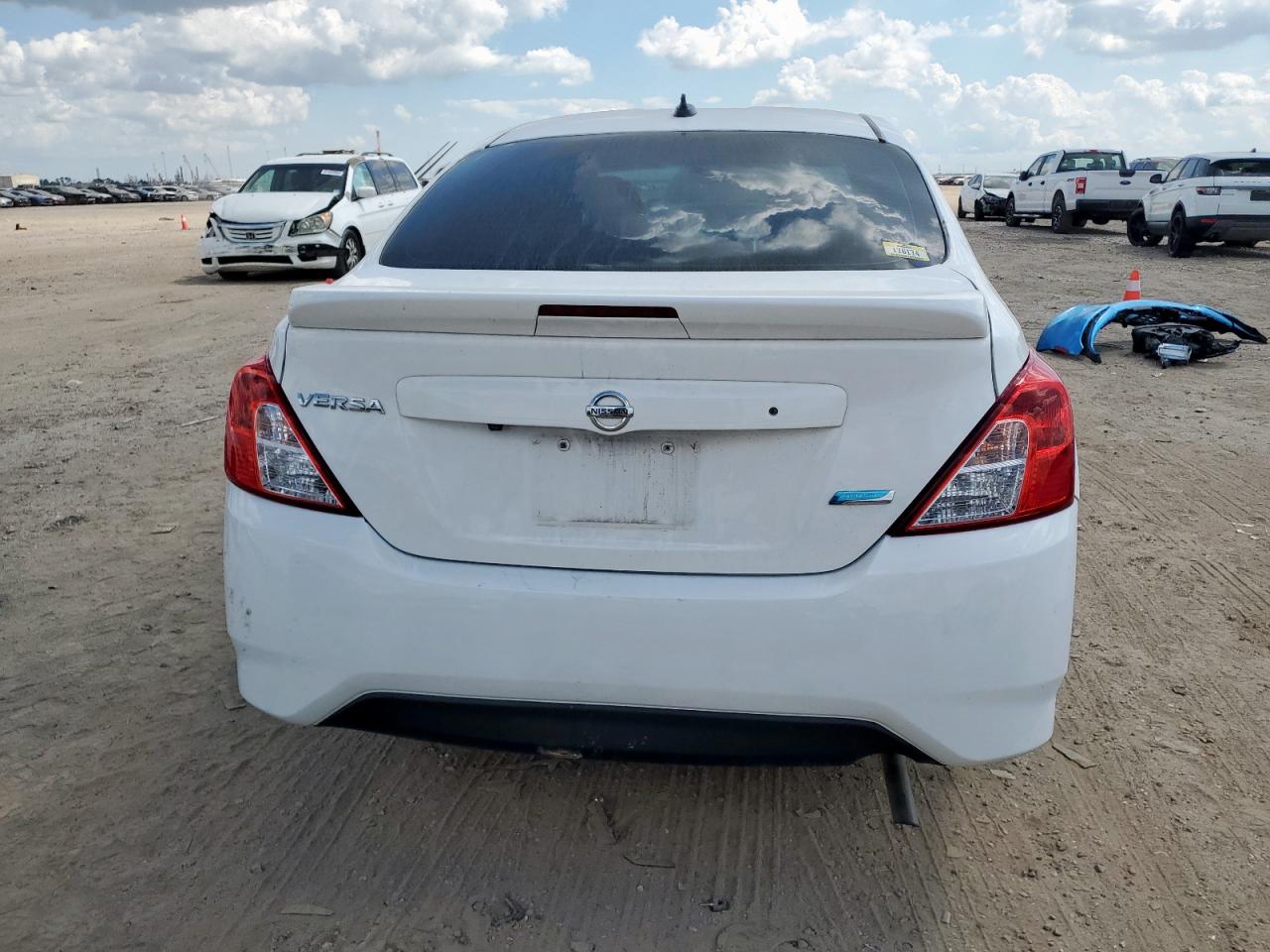 2015 Nissan Versa S VIN: 3N1CN7AP7FL932228 Lot: 81229865