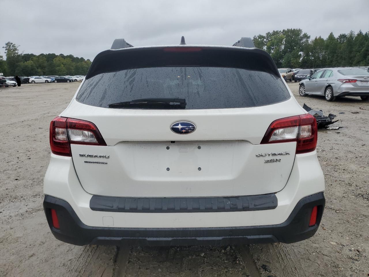 2018 Subaru Outback 3.6R Limited VIN: 4S4BSENC7J3231475 Lot: 80007645