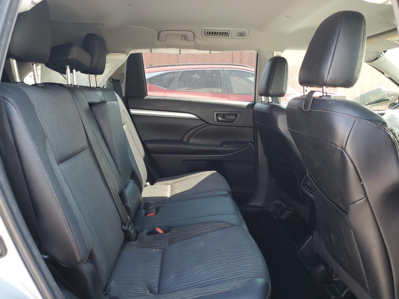 2018 Toyota Highlander Le VIN: 5TDZZRFH1JS286020 Lot: 81029345
