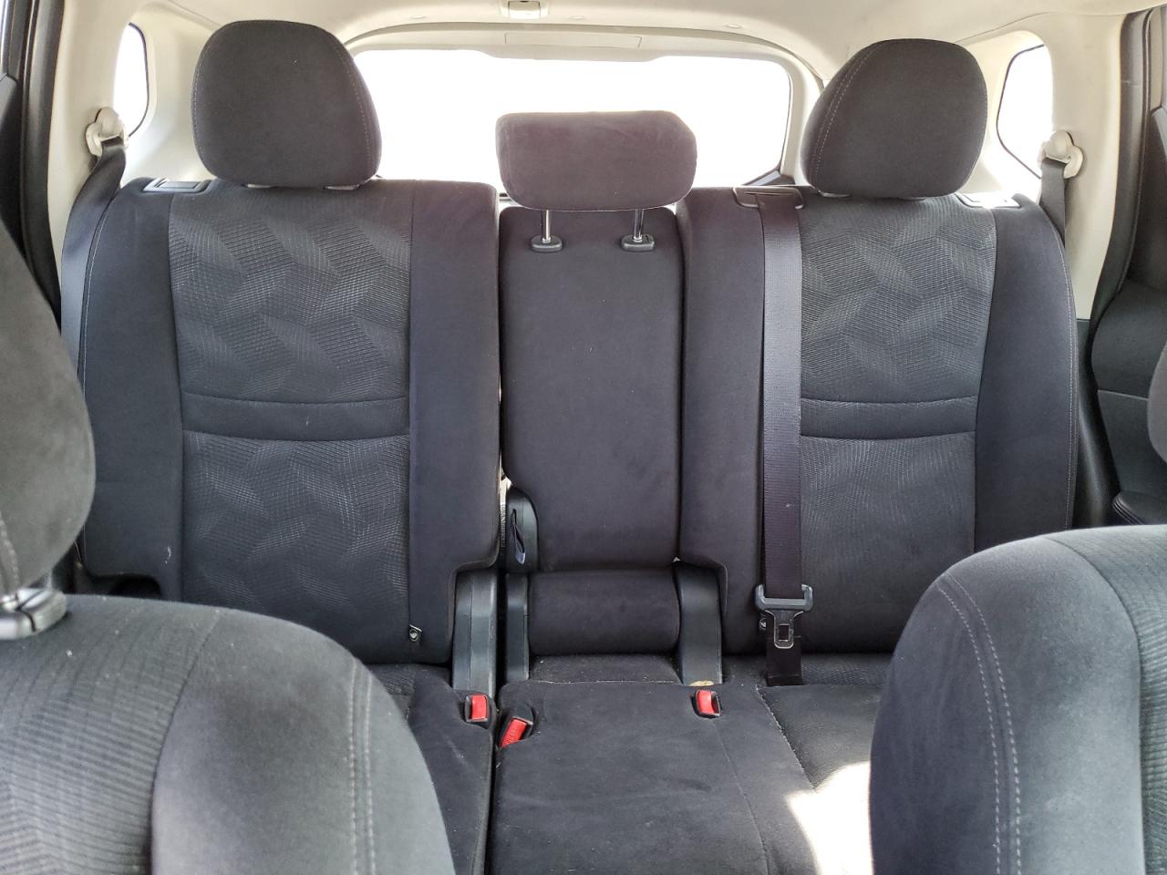 2016 Nissan Rogue S VIN: JN8AT2MT1GW017588 Lot: 80723995