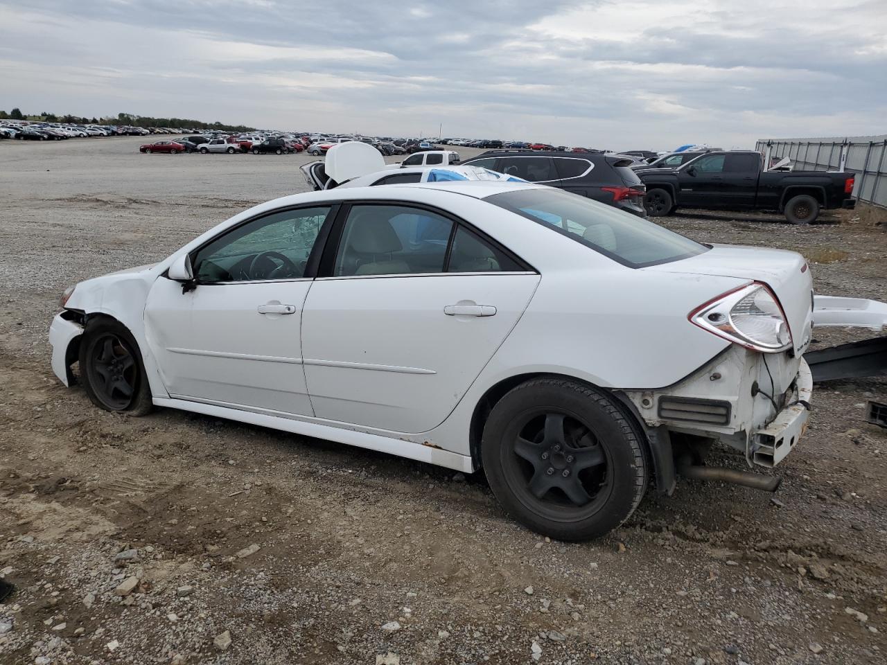 2010 Pontiac G6 white sedan flexible 1G2ZA5E07A4160028 photo #3