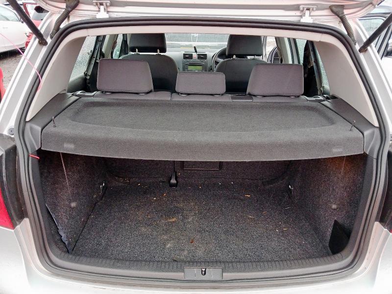 2005 VOLKSWAGEN GOLF FSI SE 