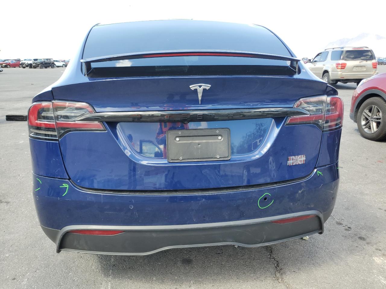 2022 Tesla Model X VIN: 7SAXCBE67NF335105 Lot: 80842065