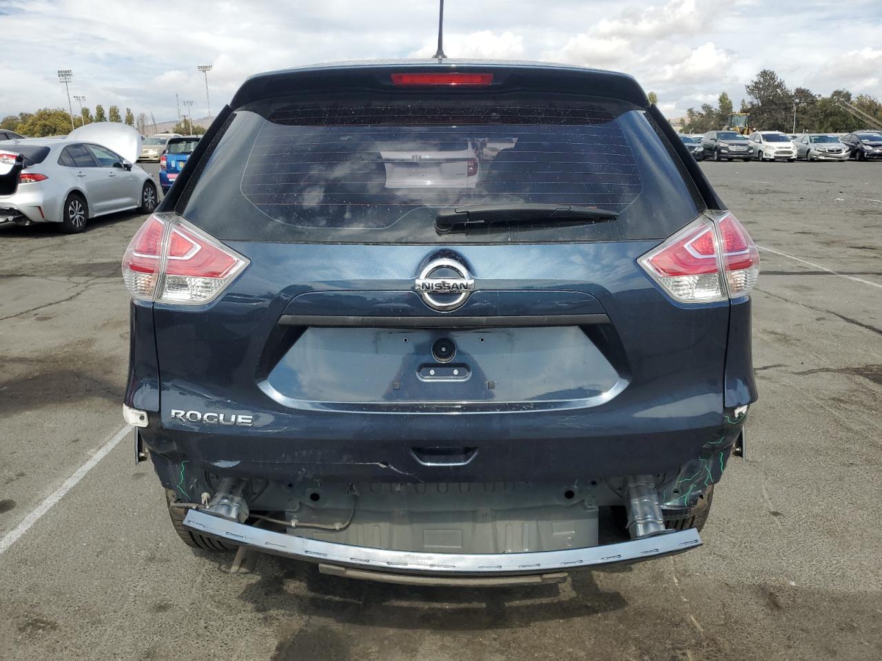 2015 Nissan Rogue S VIN: KNMAT2MT8FP560814 Lot: 72026885