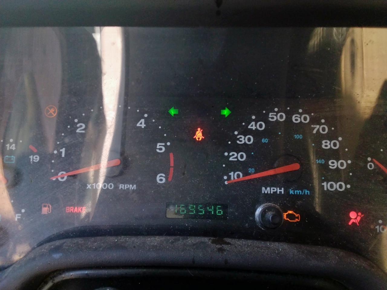 2002 Jeep Wrangler / Tj Sahara VIN: 1J4FA59S52P748031 Lot: 72028895