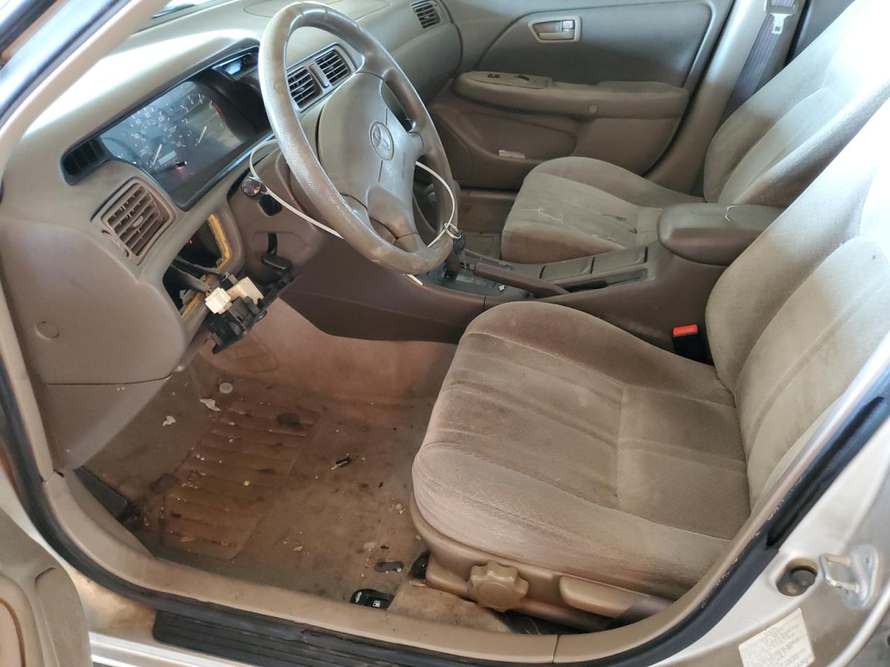 2000 Toyota Camry Ce VIN: JT2BG22K2Y0490640 Lot: 84020285