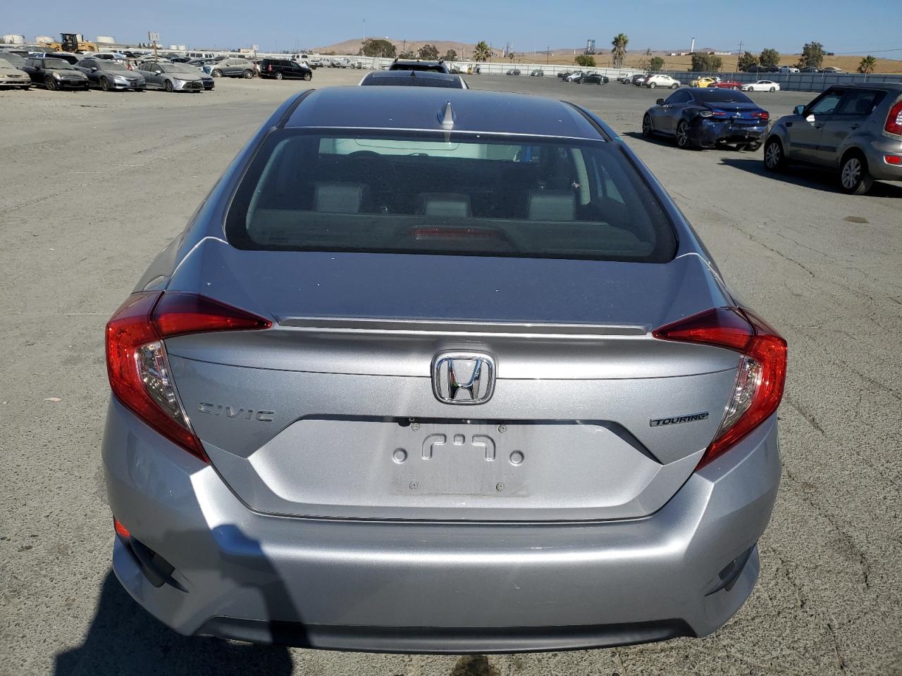 2018 Honda Civic Touring VIN: 2HGFC1F98JH641845 Lot: 70909395