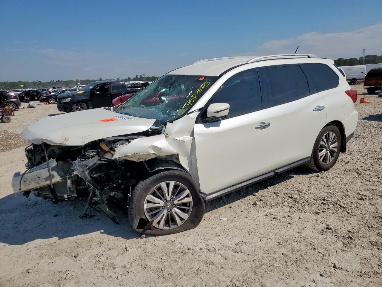 NISSAN PATHFINDER 2018. Lot# 84587625. VIN 5N1DR2MN4JC619754. Photo 1