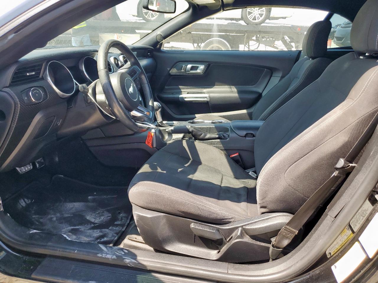 2018 Ford Mustang VIN: 1FATP8UH2J5137975 Lot: 71727855