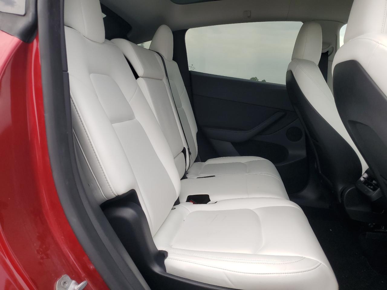 2024 Tesla Model Y VIN: 7SAYGAEE5RF993330 Lot: 83998495