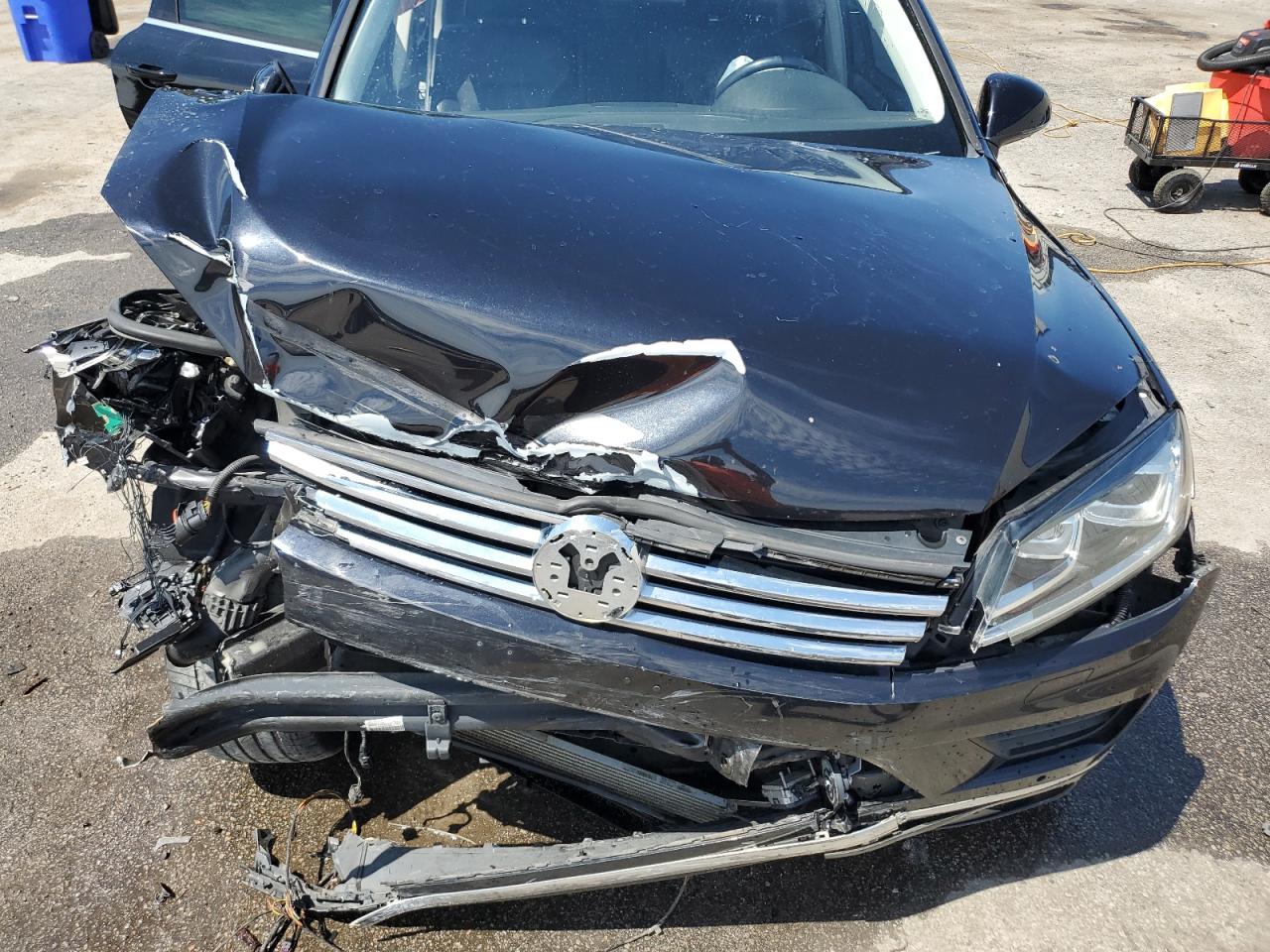 2016 Volkswagen Touareg Sport VIN: WVGEF9BP2GD012359 Lot: 80117145