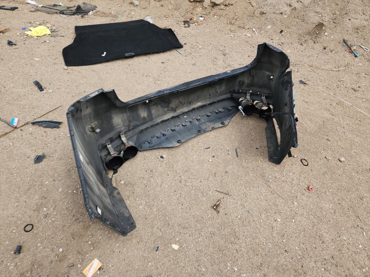 2015 Hyundai Genesis 5.0L VIN: KMHGN4JF2FU040491 Lot: 81205095