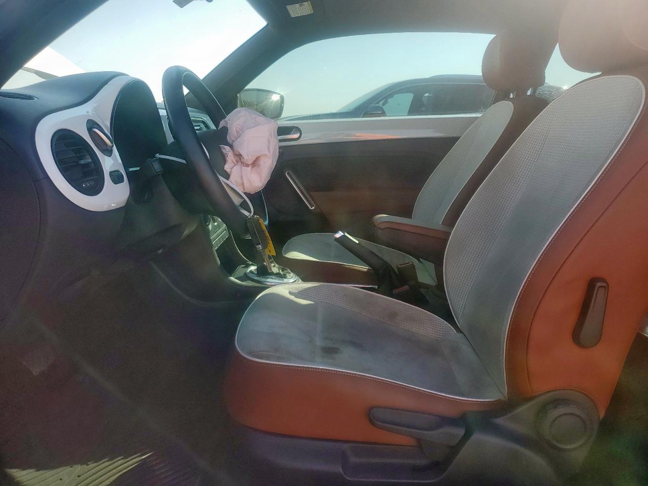 2017 Volkswagen Beetle 1.8T VIN: 3VWF17AT4HM618856 Lot: 71931125