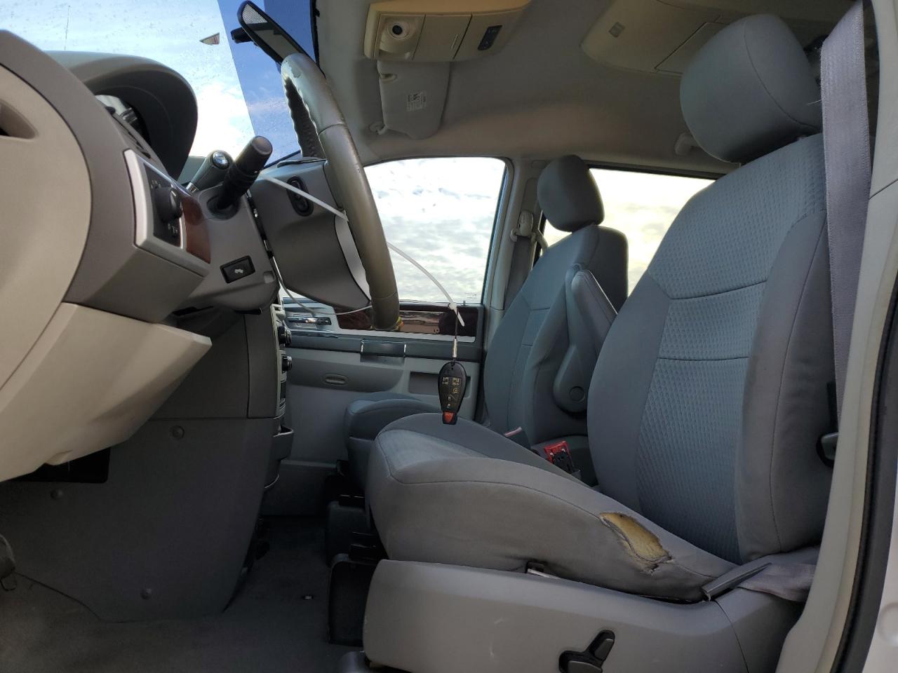 2010 Chrysler Town & Country Touring VIN: 2A4RR5D19AR212412 Lot: 81317235