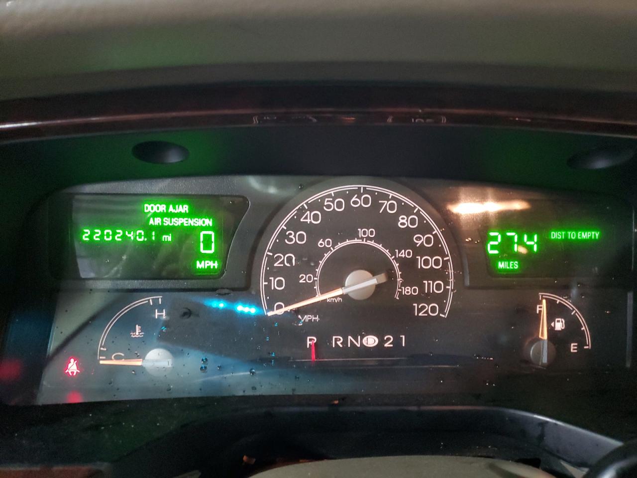 2004 Lincoln Town Car Executive VIN: 1LNHM81W14Y663377 Lot: 82128035