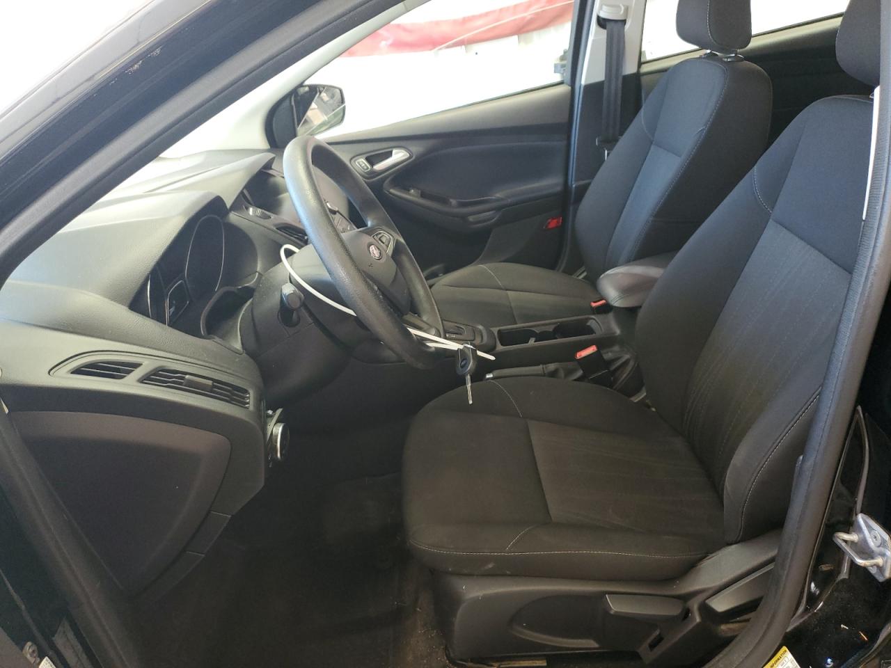 2018 Ford Focus Se VIN: 1FADP3K2XJL207627 Lot: 81615755