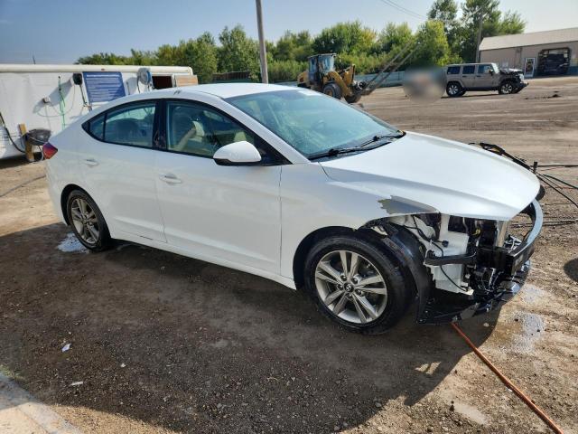  HYUNDAI ELANTRA 2018 Белы