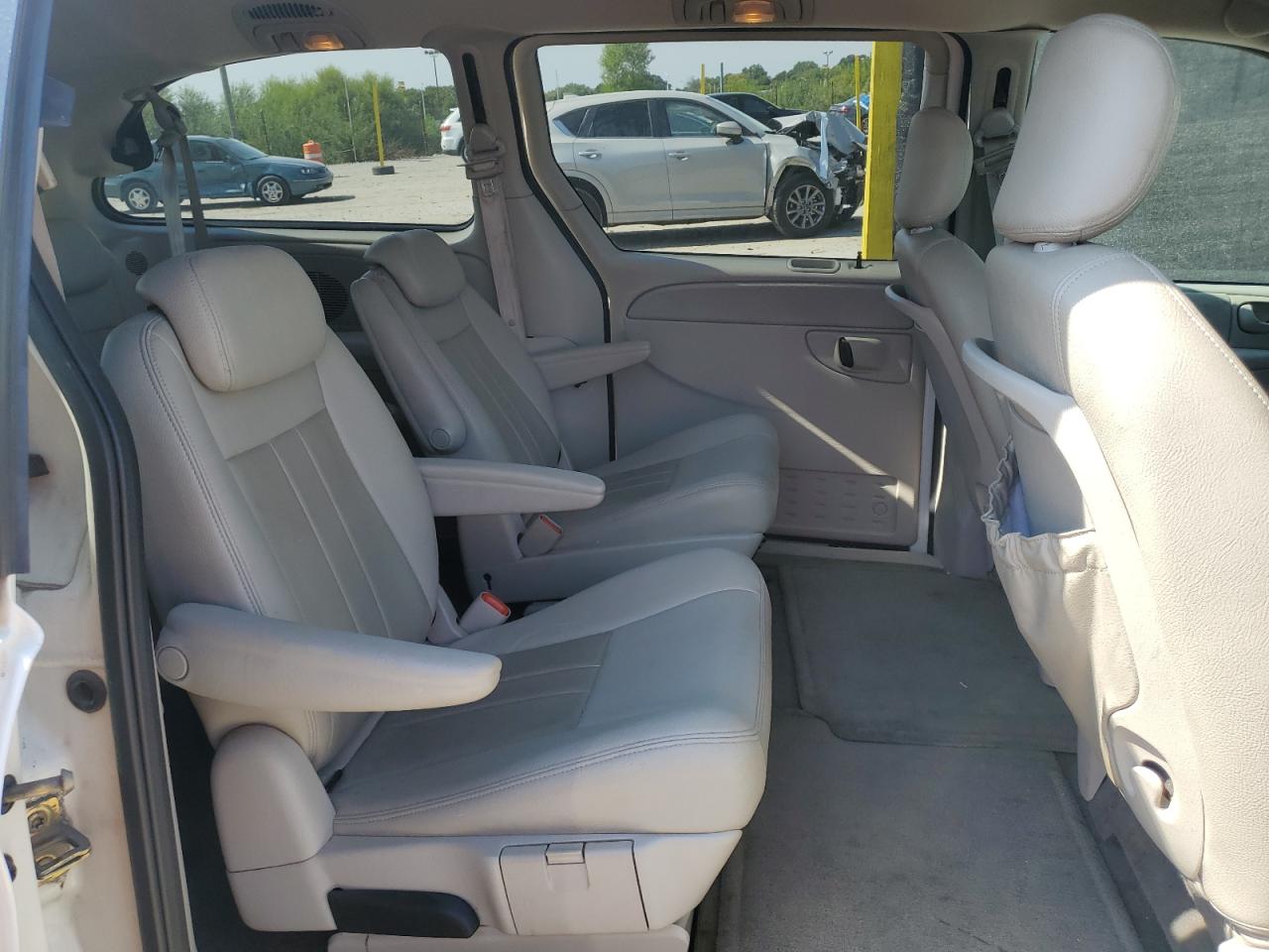 2005 Chrysler Town & Country Touring VIN: 2C4GP54L65R472969 Lot: 81540375