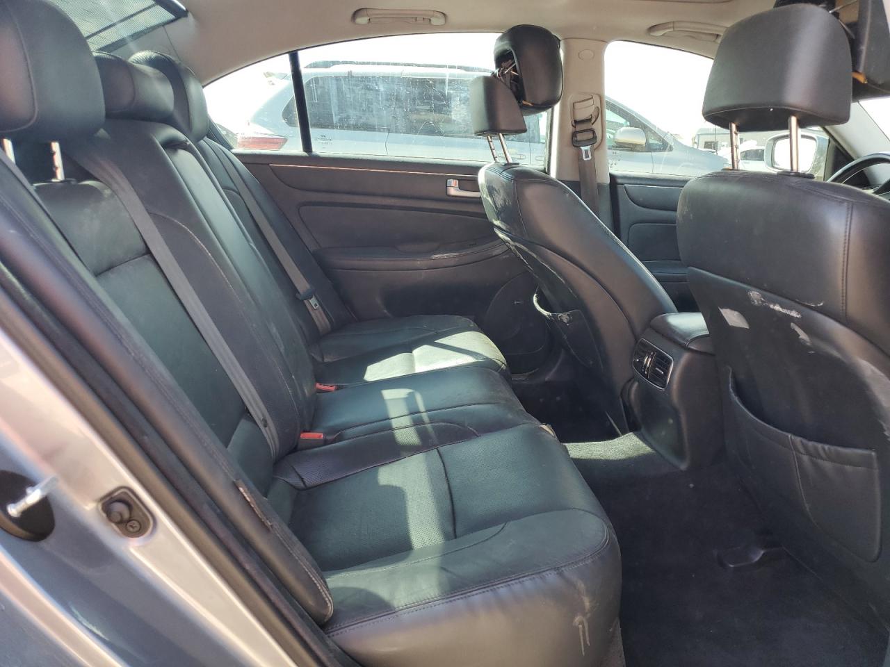 2014 Hyundai Genesis 3.8L VIN: KMHGC4DD4EU262156 Lot: 80200915