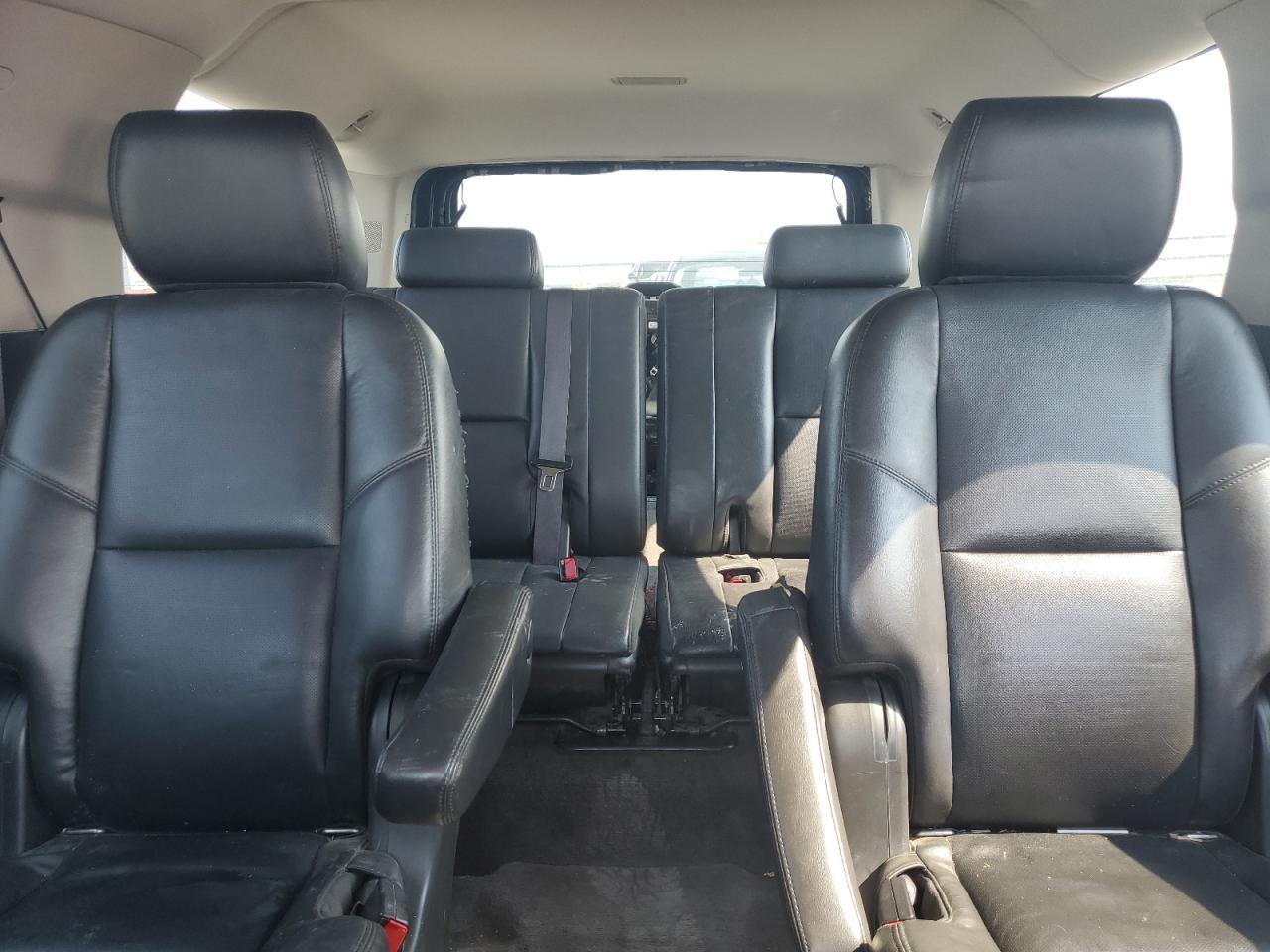 2011 GMC Yukon Xl Denali VIN: 1GKS2MEF1BR261776 Lot: 71032275