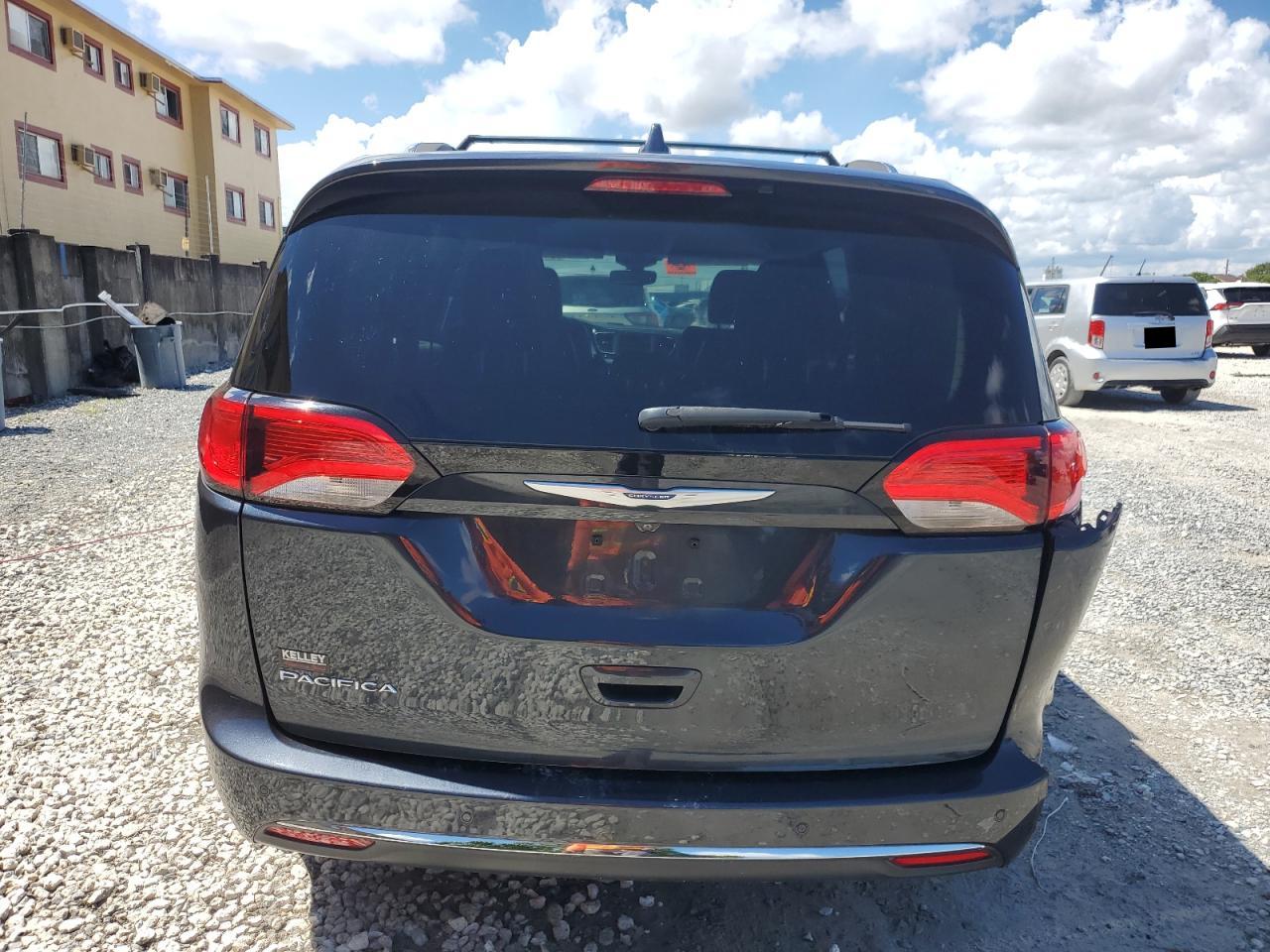 2020 Chrysler Pacifica Touring L VIN: 2C4RC1BG8LR115664 Lot: 84189665