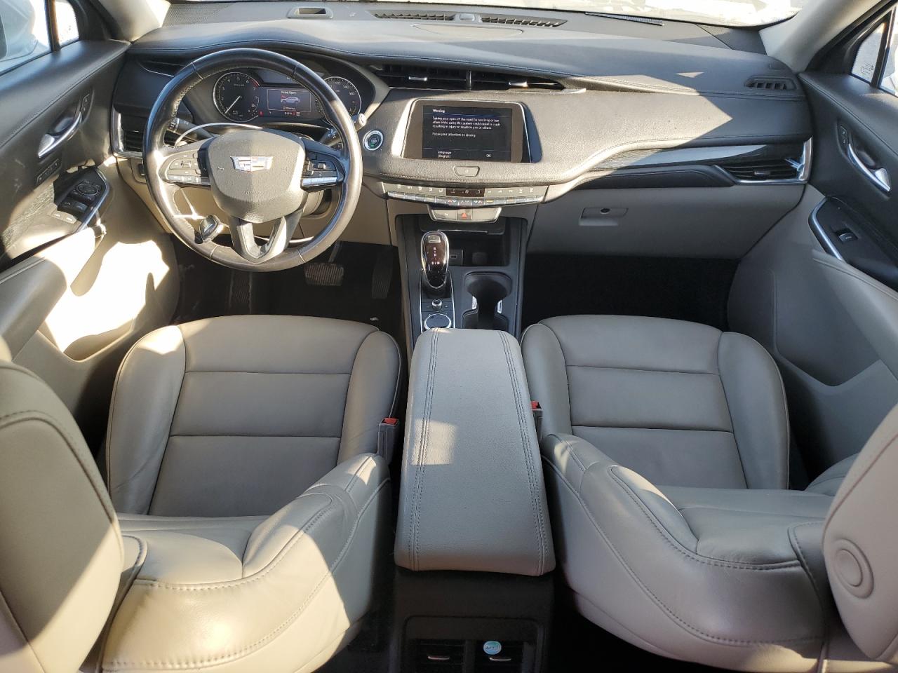 2022 Cadillac Xt4 Premium Luxury VIN: 1GYFZDR42NF135962 Lot: 83828735