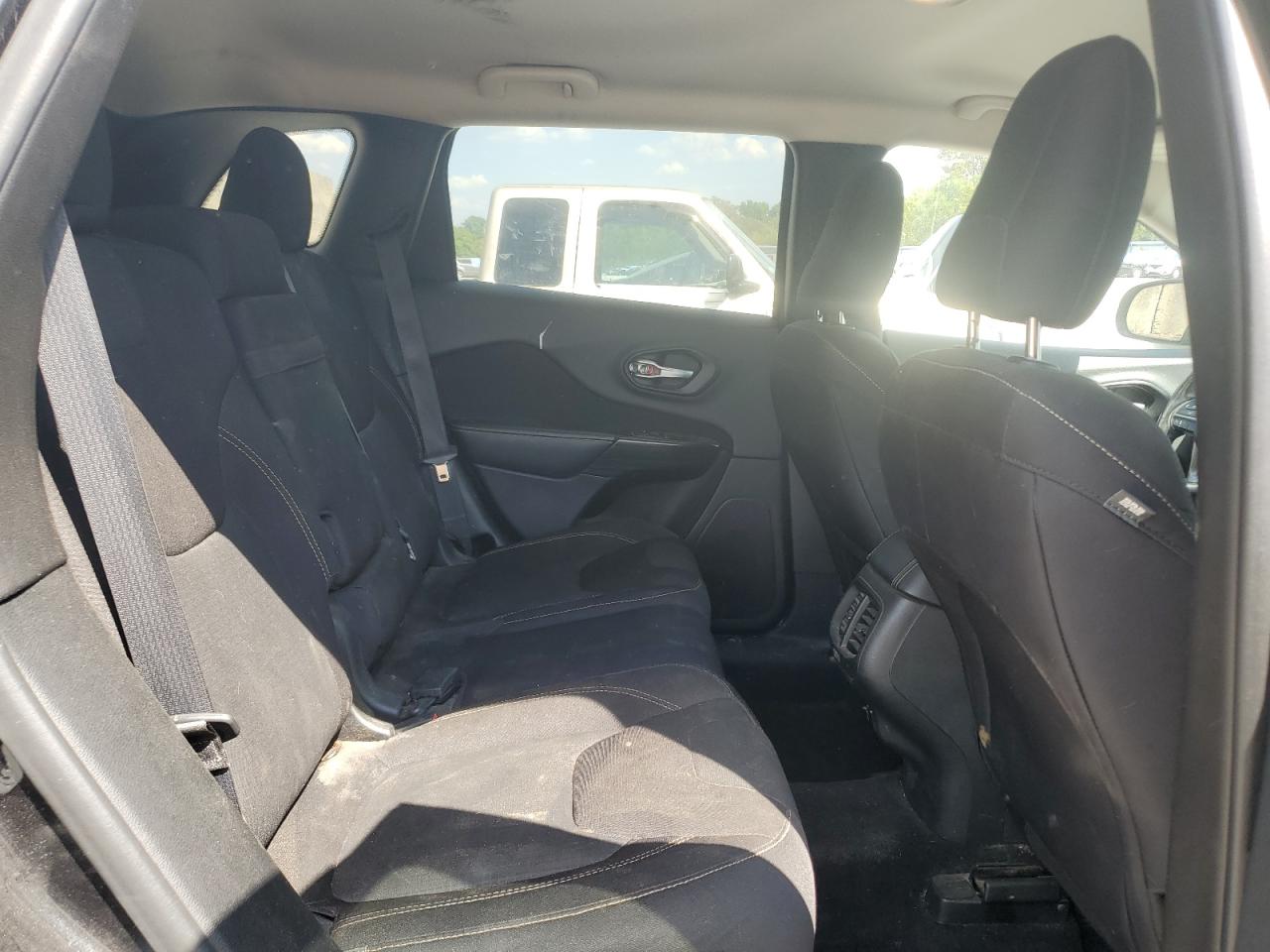 2015 Jeep Cherokee Latitude VIN: 1C4PJLCB7FW781910 Lot: 80731635