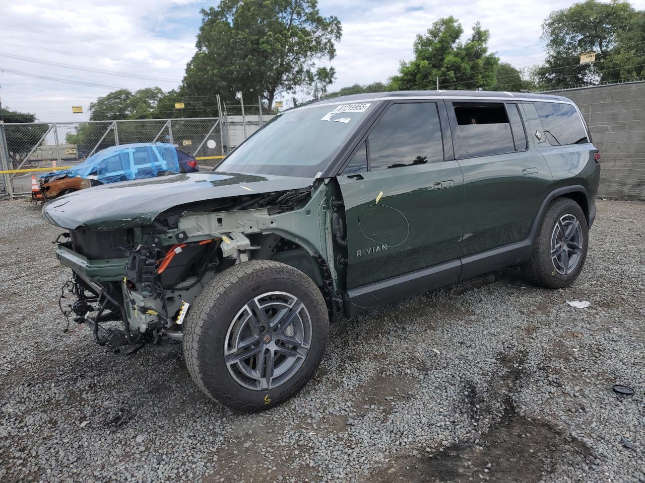 2025 Rivian R1S Adventure green null electric 7PDSGBBA3SN047964 photo #1