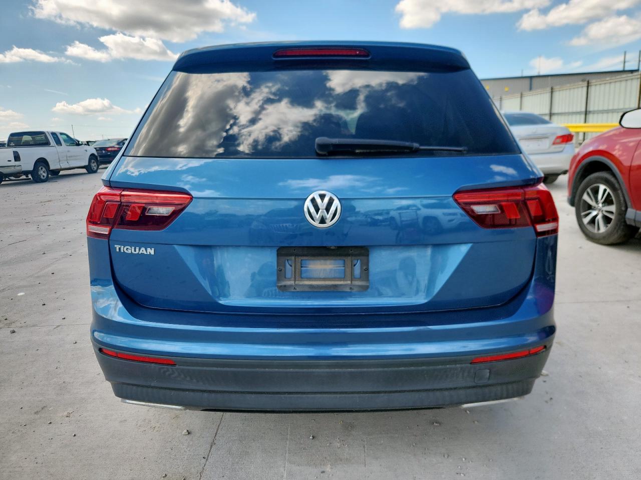 2019 Volkswagen Tiguan S VIN: 3VV1B7AX7KM155827 Lot: 82087265