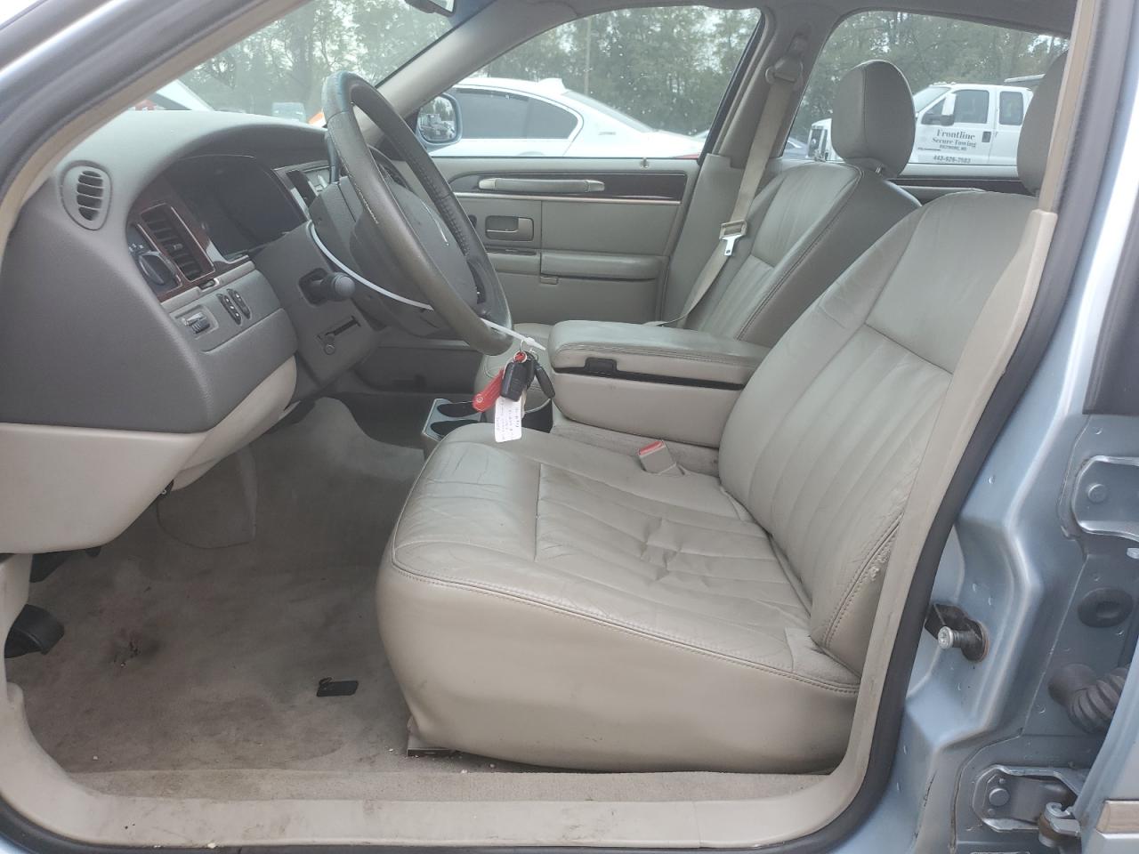 2007 Lincoln Town Car Signature VIN: 1LNHM81V77Y608573 Lot: 81827305
