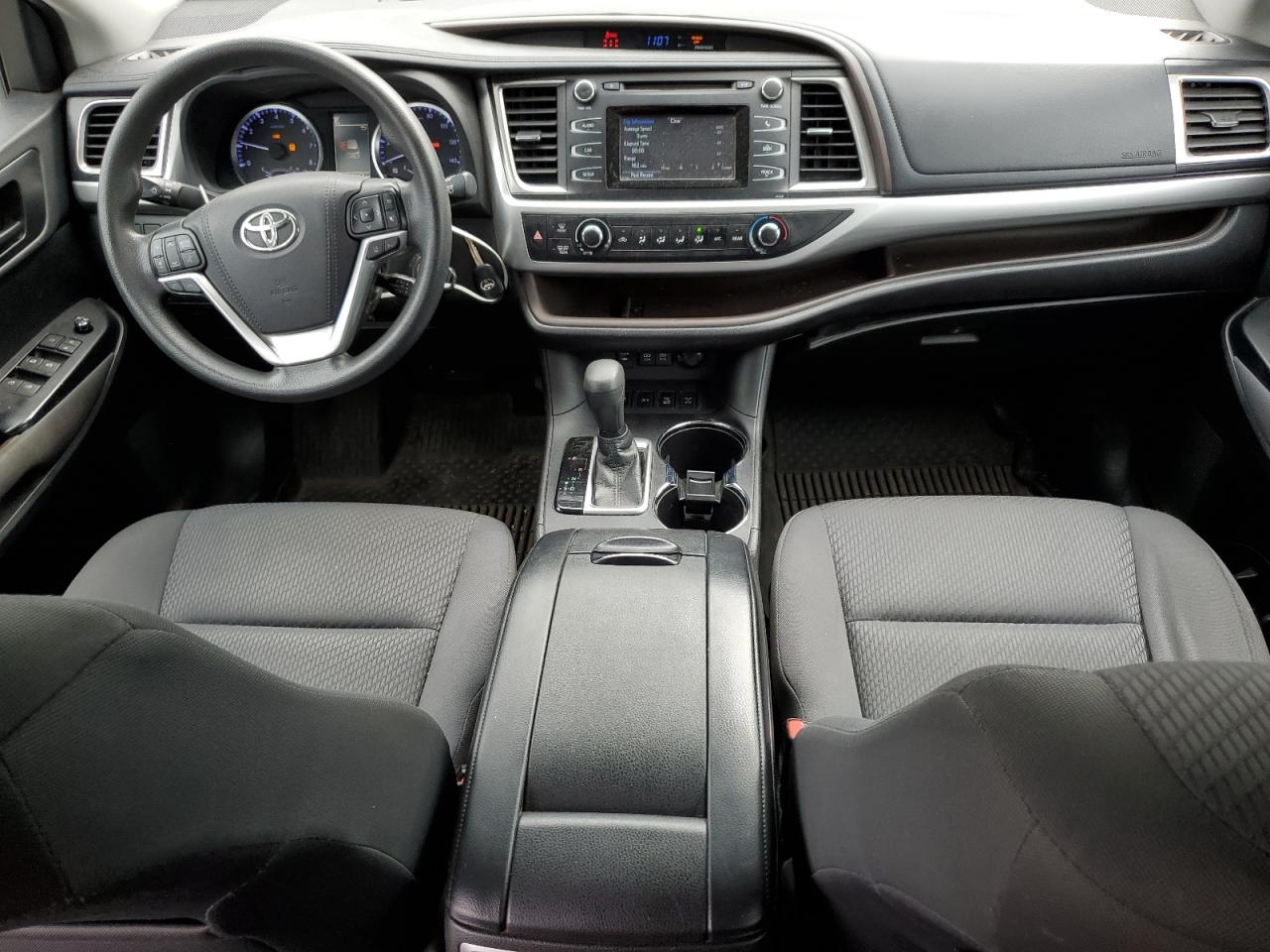 2018 Toyota Highlander Le VIN: 5TDBZRFHXJS877061 Lot: 81778305