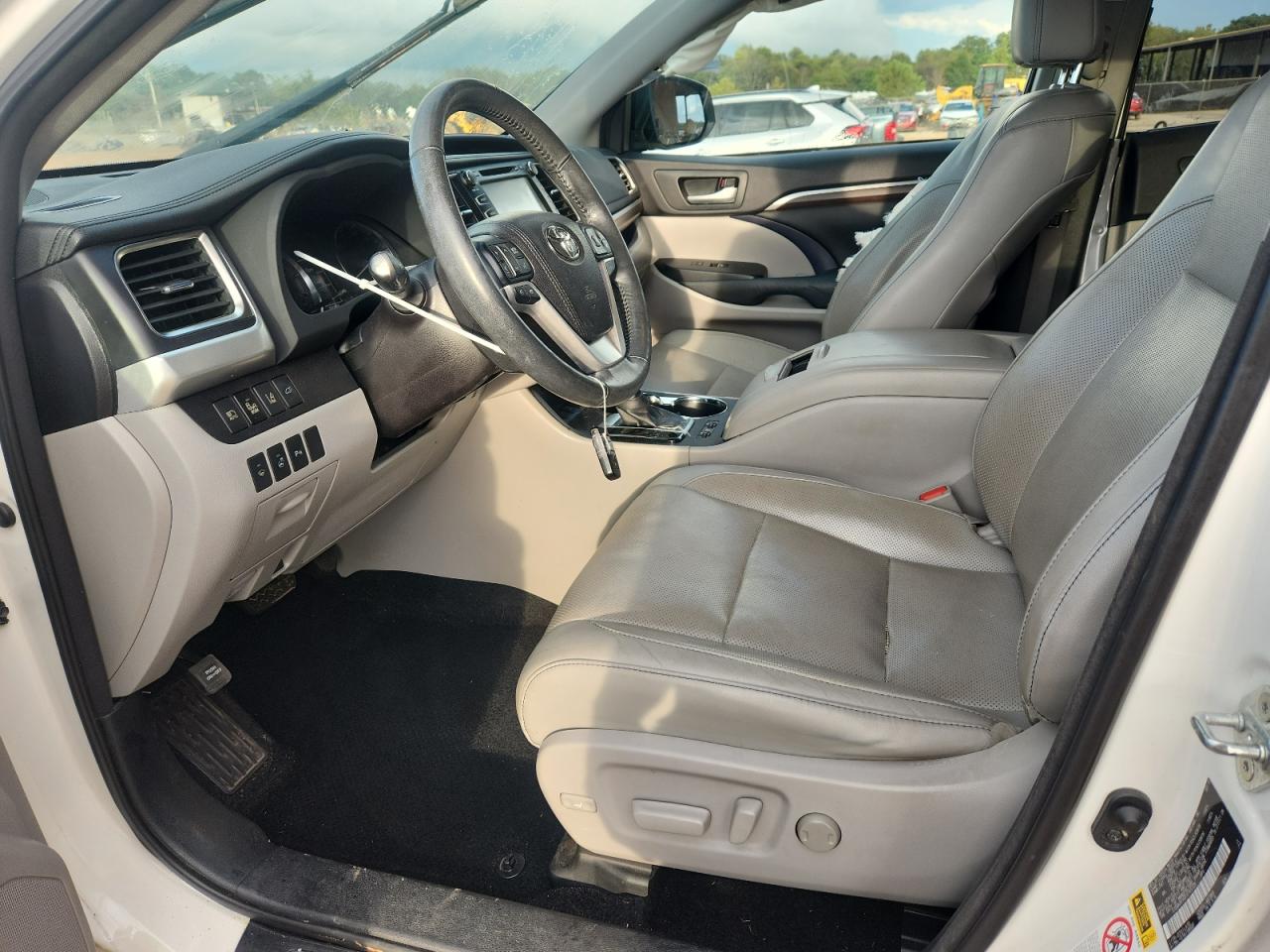 2015 Toyota Highlander Limited VIN: 5TDDKRFH3FS145729 Lot: 82145355