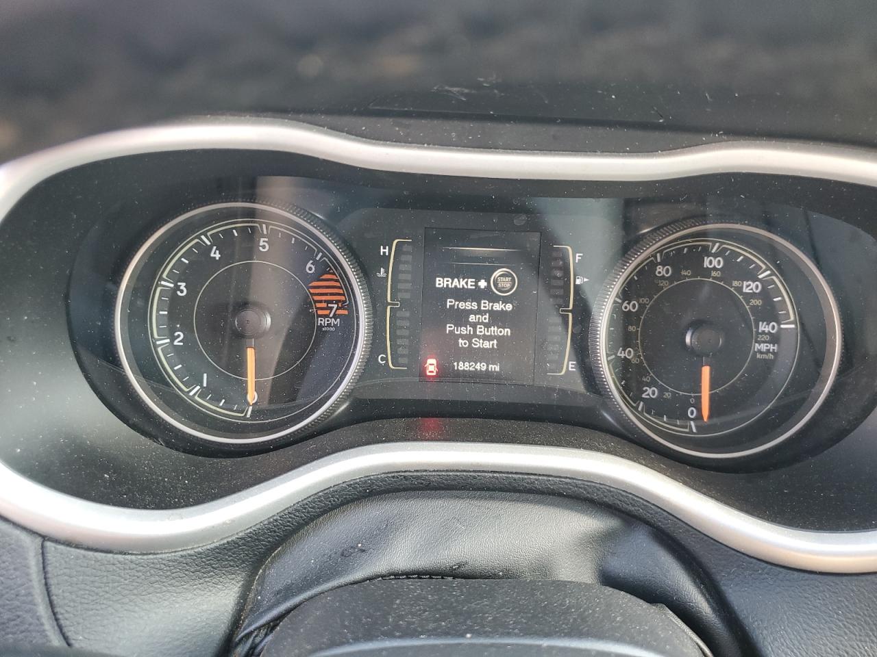 2018 Jeep Cherokee Latitude Plus VIN: 1C4PJLLB1JD560940 Lot: 81089855