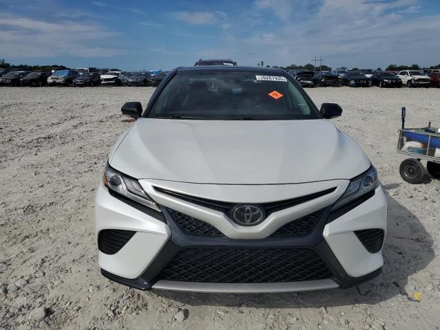  TOYOTA CAMRY 2019 Белы