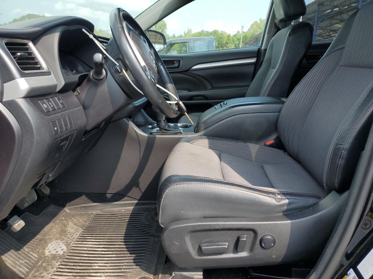 2018 Toyota Highlander Le VIN: 5TDBZRFH0JS870054 Lot: 71733345