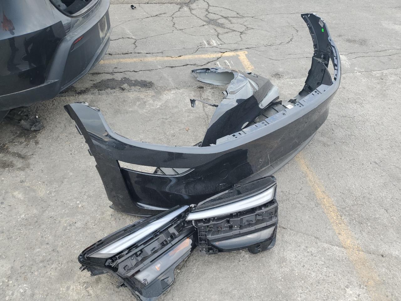 2026 Tesla Model Y VIN: 7SAYGDED5TF401411 Lot: 81102665