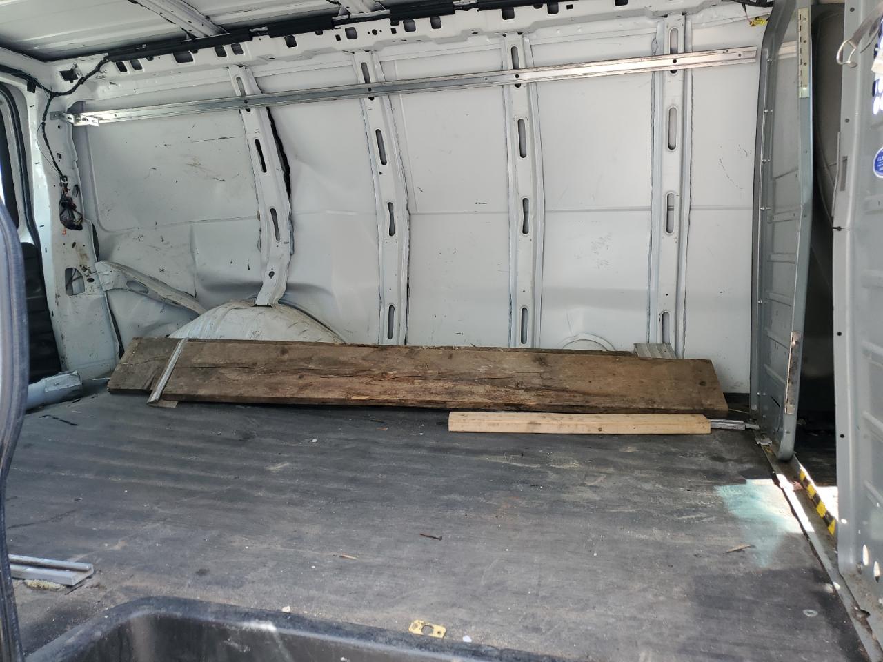 2017 Chevrolet Express G2500 VIN: 1GCWGAFF7H1342588 Lot: 70373395