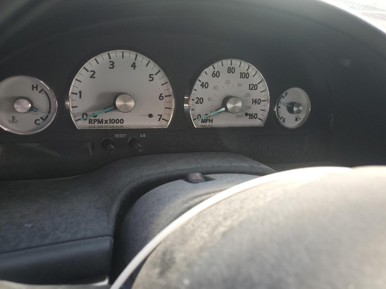 2005 Ford Thunderbird VIN: 1FAHP60A45Y102751 Lot: 81058995