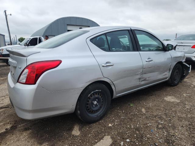  NISSAN VERSA 2017 Серебристый