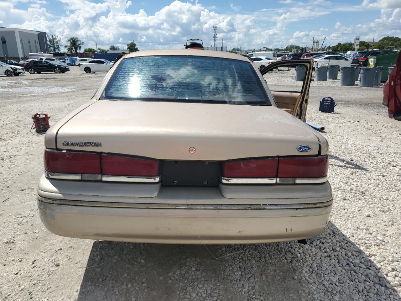 1997 Ford Crown Victoria VIN: 2FALP73WXVX151685 Lot: 80476075