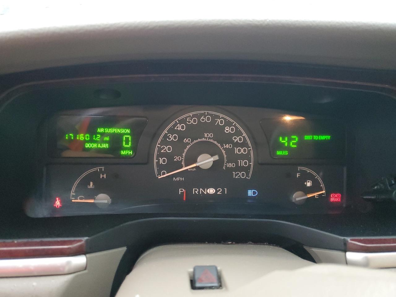 2005 Lincoln Town Car Signature VIN: 1LNHM81W35Y666542 Lot: 84442895