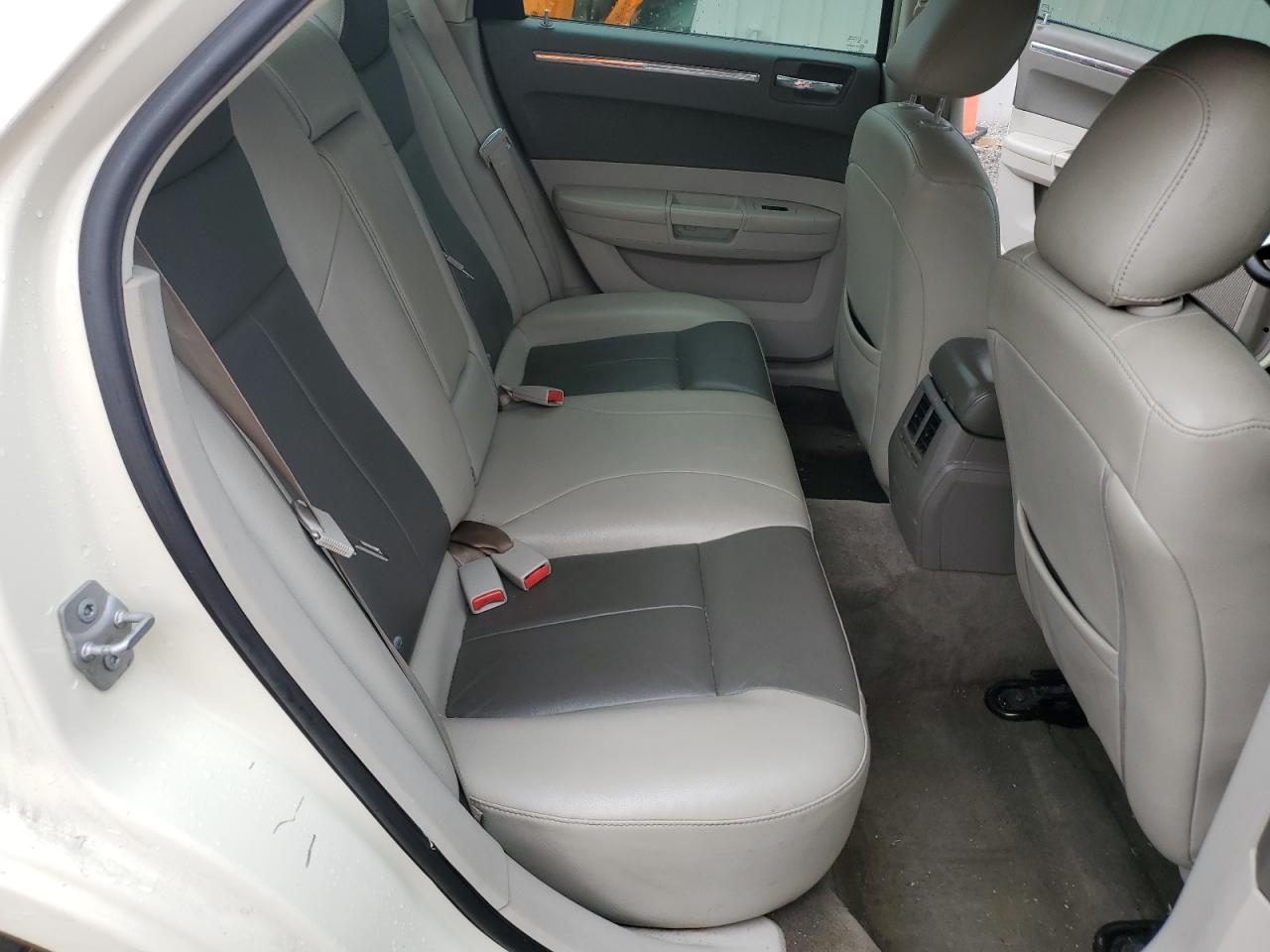 2008 Chrysler 300 Touring VIN: 2C3LA53G08H211260 Lot: 84802805