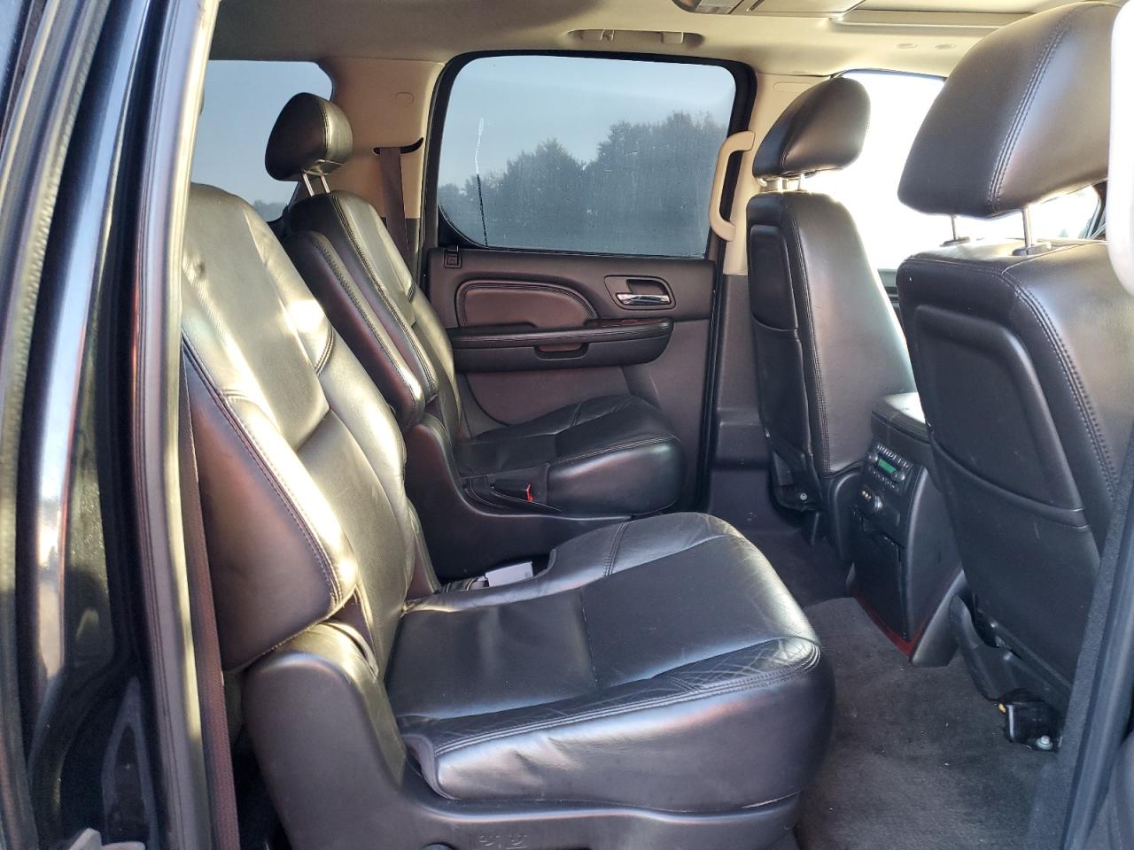 2011 Cadillac Escalade Esv Luxury VIN: 1GYS4HEF9BR146303 Lot: 71473985