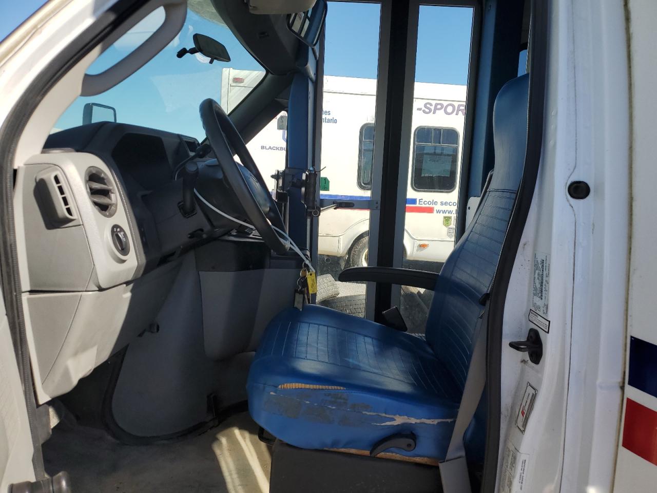 2009 Ford Econoline E450 Super Duty Cutaway Van VIN: 1FDFE45S99DA73530 Lot: 83850905