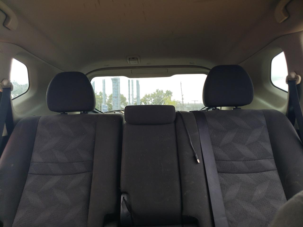 2015 Nissan Rogue S VIN: KNMAT2MV7FP571711 Lot: 83821055