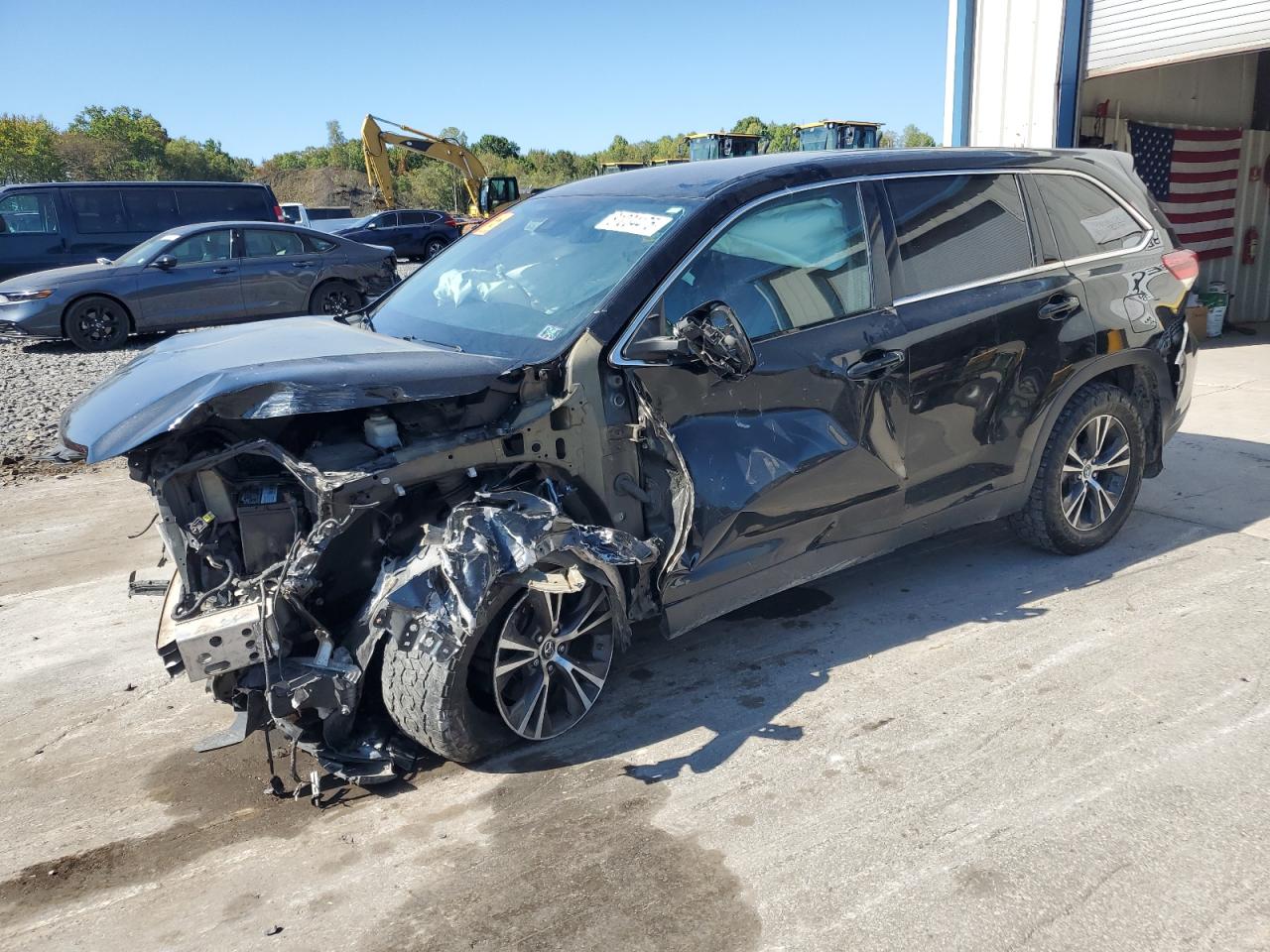 2019 Toyota Highlander Le VIN: 5TDBZRFH9KS728674 Lot: 81004475